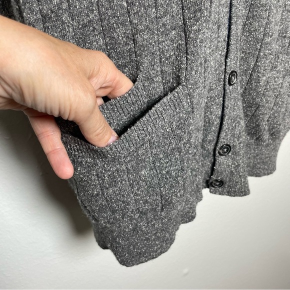 Joseph A. Bank Wool & Silk Sweater Vest Size XL
22” across chest Gray - Picture 5 of 9